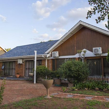 Hotel Kings Halt Bloemfontein Esterno foto