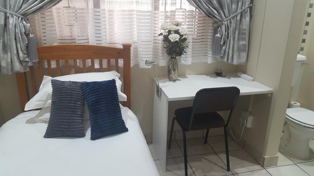Hotel Kings Halt Bloemfontein Esterno foto